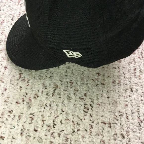 MLB  NEW ERA-GENUINE MERCHANDISE Chicago White Sox Fitted Hat/Cap MED-LARGE - Picture 6 of 6